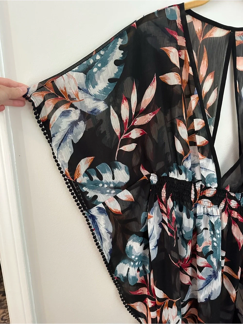 Kona Sol Kaftan Cover-Up Black Floral Medium Like New